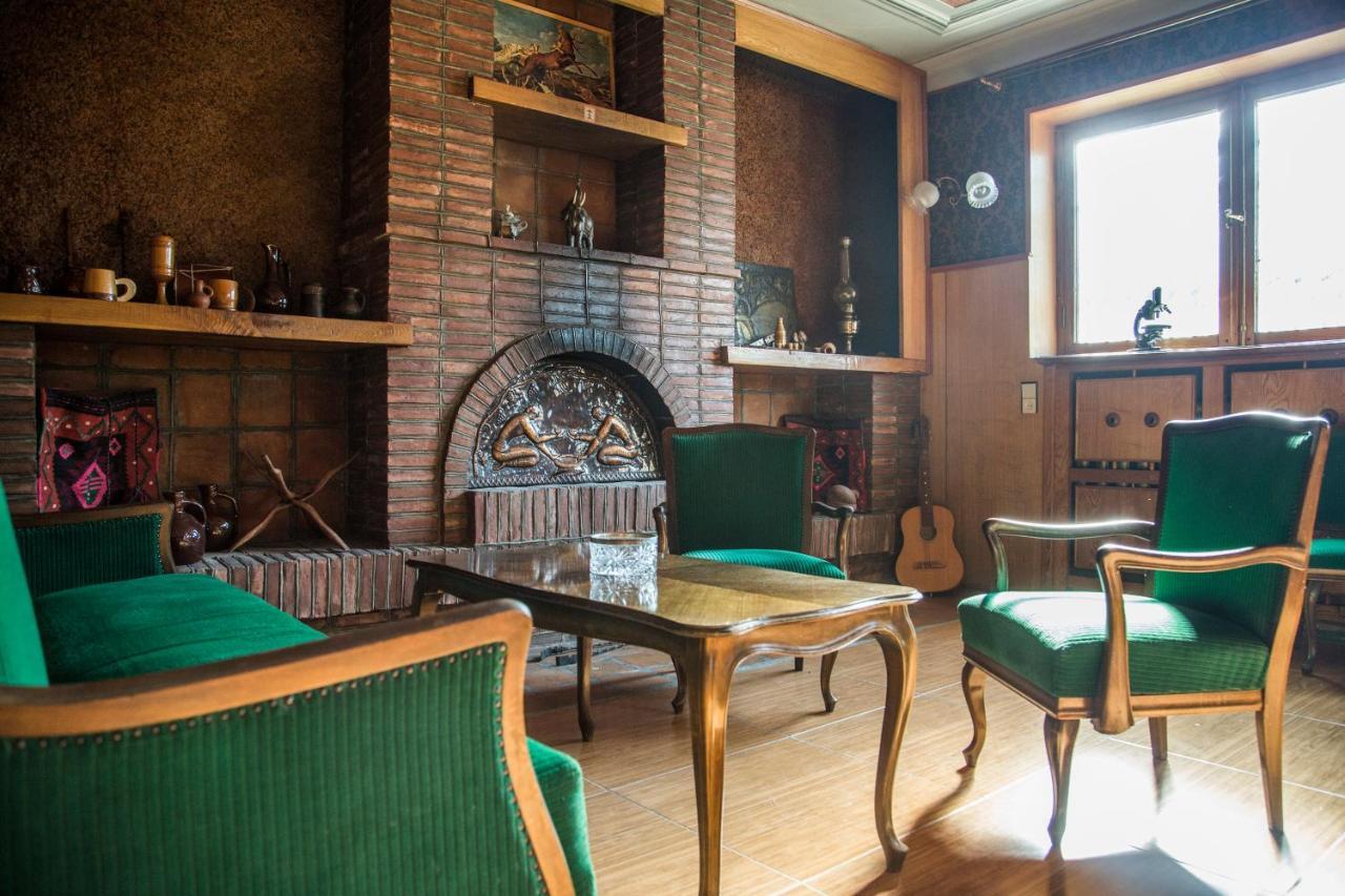 Guest House Top Floor Telavi Exterior photo