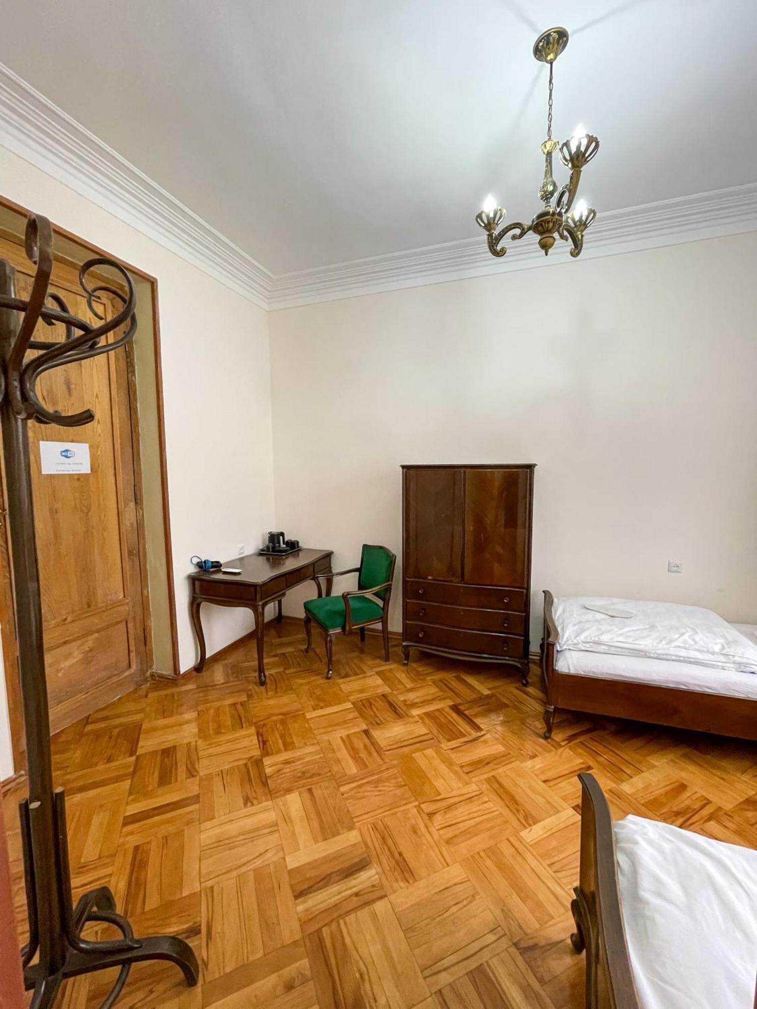 Guest House Top Floor Telavi Exterior photo