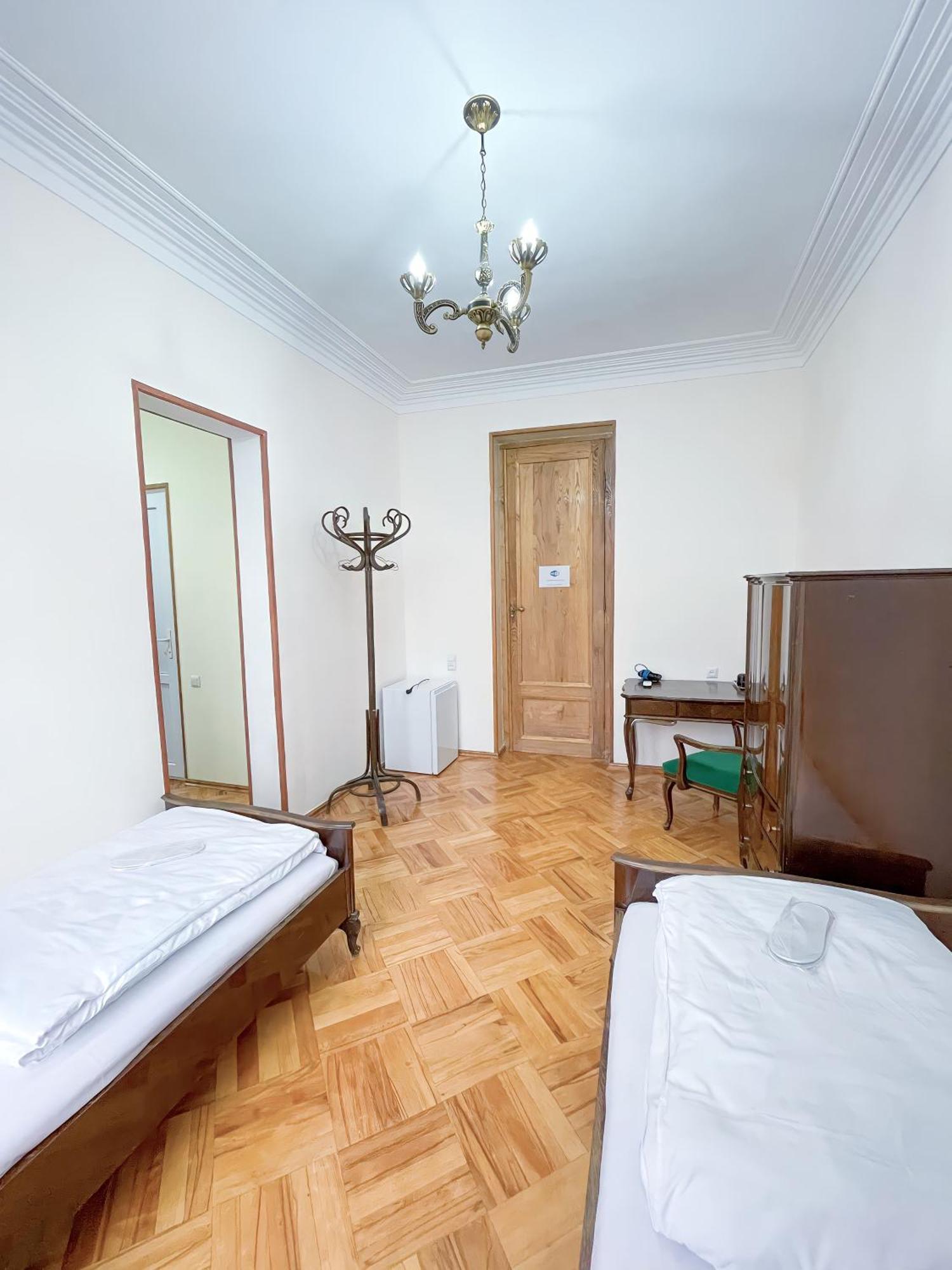 Guest House Top Floor Telavi Exterior photo