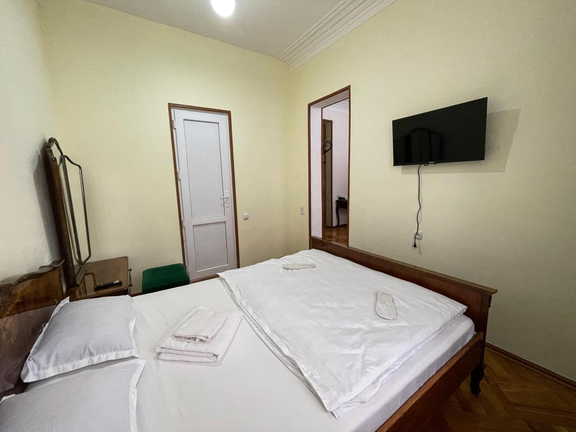 Guest House Top Floor Telavi Exterior photo